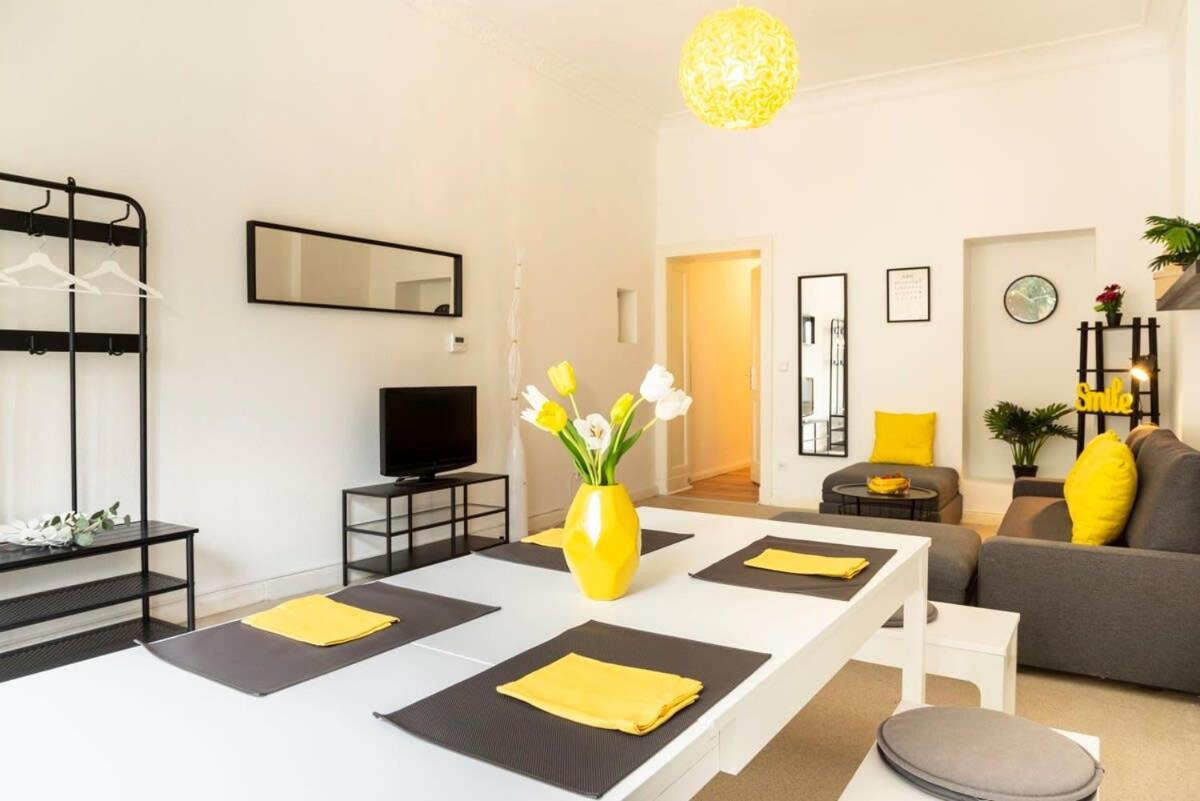 Modern 2 Bedroom Apartment In Berlin Schoeneberg Екстер'єр фото